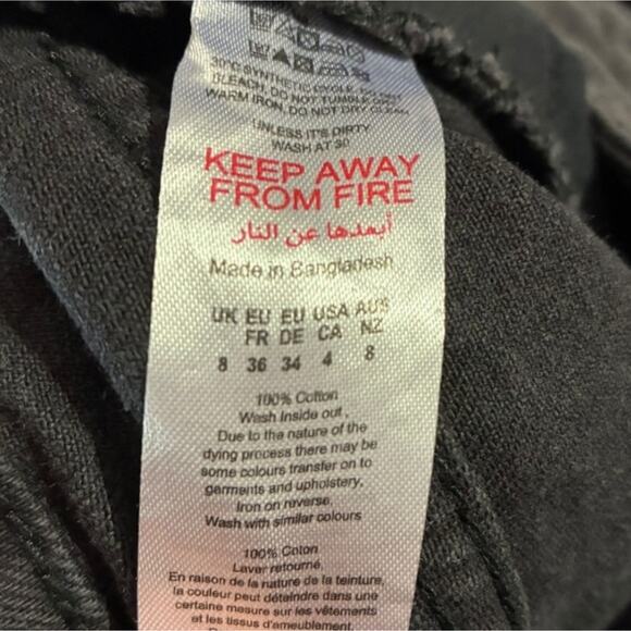 Pretty Little Things Ripped Knee Boyfriend Jeans NWT Size 8 - Picture 3 of 4